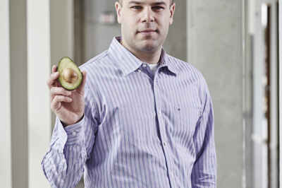 Prof Receives Funding to Study Avocado Compound as Potential Cancer Treatment