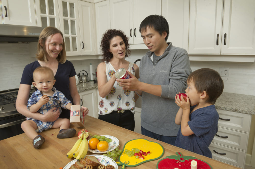 Health educator Lisa Tang discusses food labels with a family