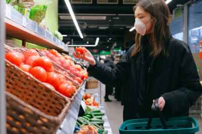 U of G Researchers Gathering Experiences of Grocery Store Workers for Future Pandemic Protocols