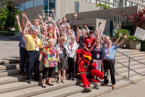 A group of U of G alumni from Alumni & Reunion Week 2019 posing with Gryph. 