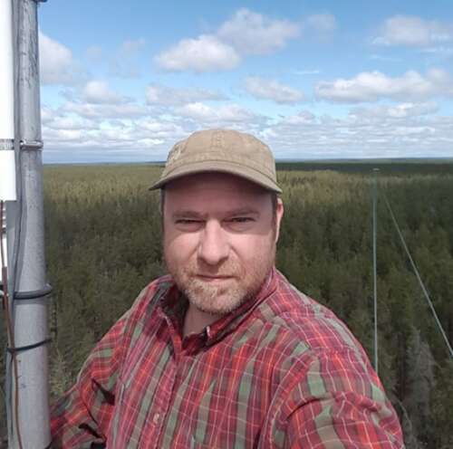 A selfie of Dr. Ze'ev Gedalof in front of a natural green background