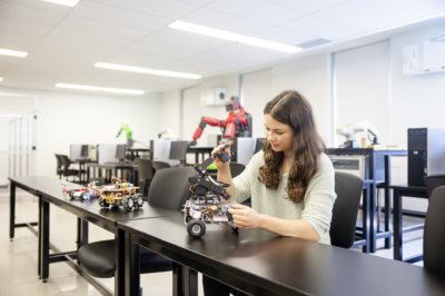 New Mechatronics Engineering Major Prepares Students for AI Future 