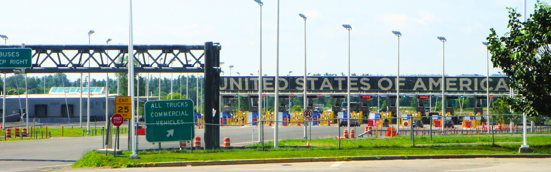 a roadway leads into a border crossing that says united states of america