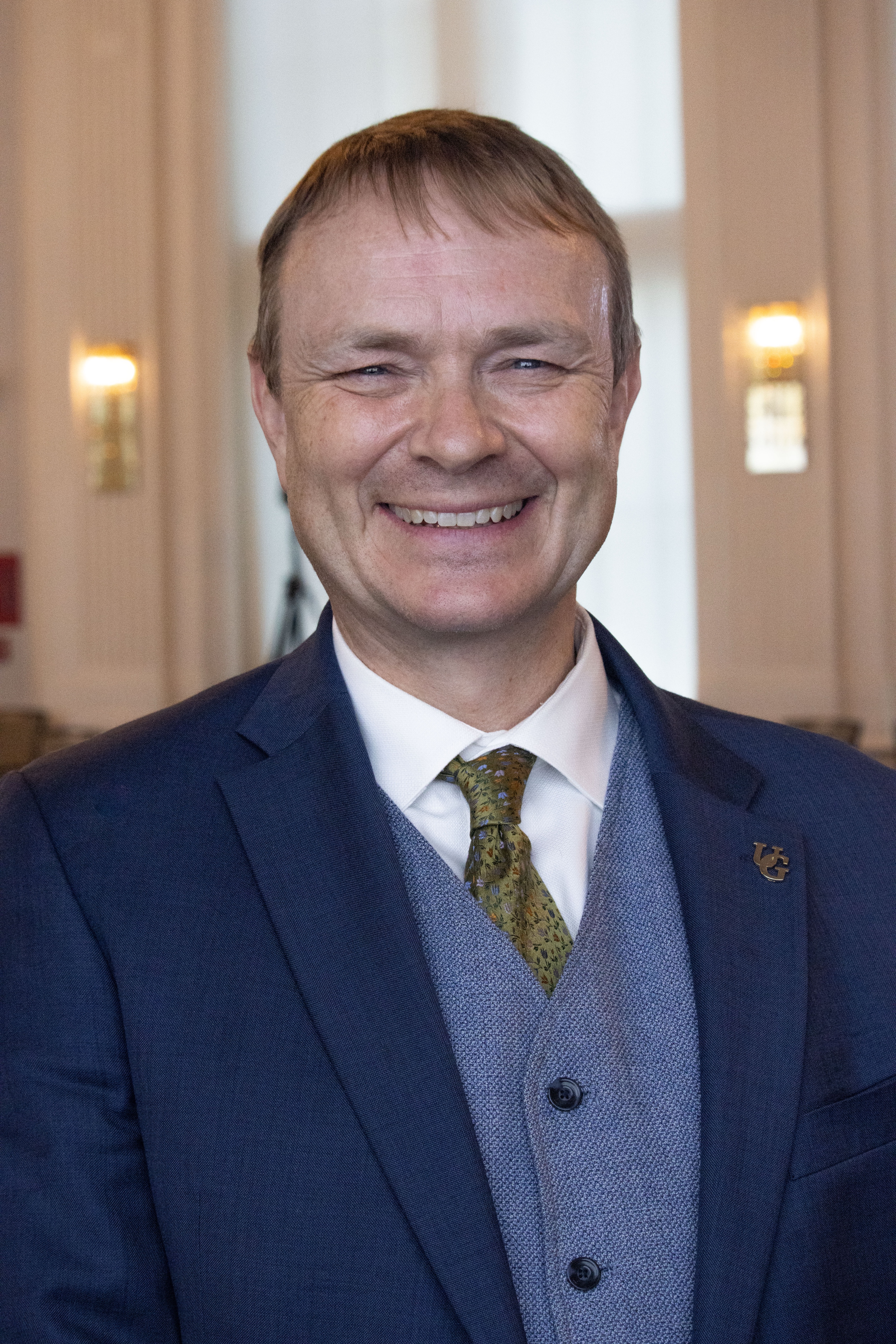 Dr. Evan Fraser, with short hair wearing a navy blue jacket poses for a headshot