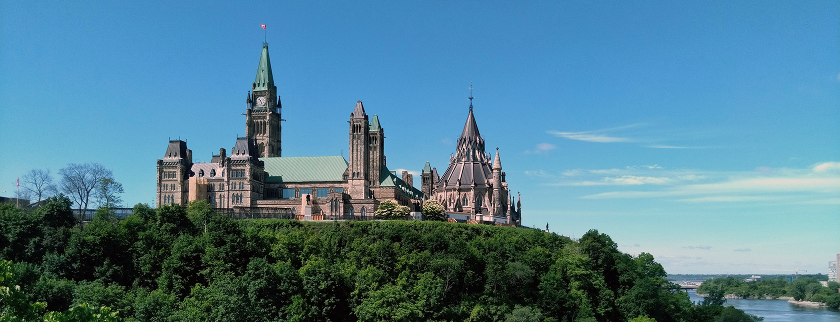 A wide view of the Parliament building on the hill in Ottawa